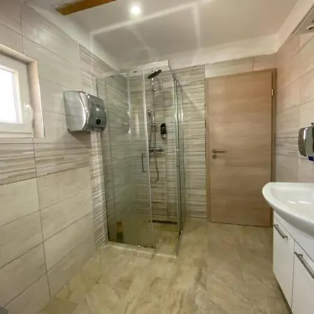 Проживання в сім'ї Bonaca *